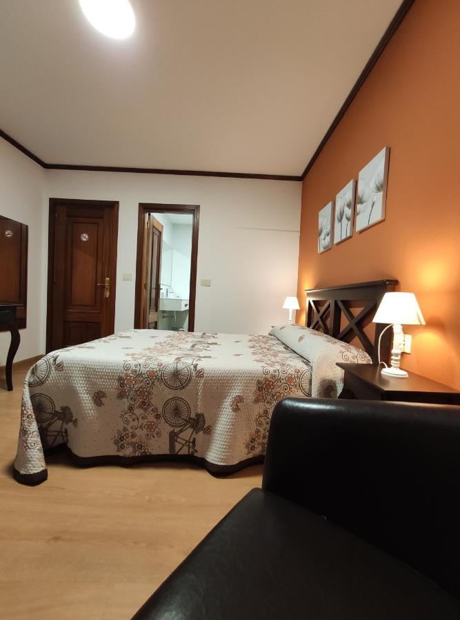 Hostal-Restaurante Paris 포카레이 외부 사진